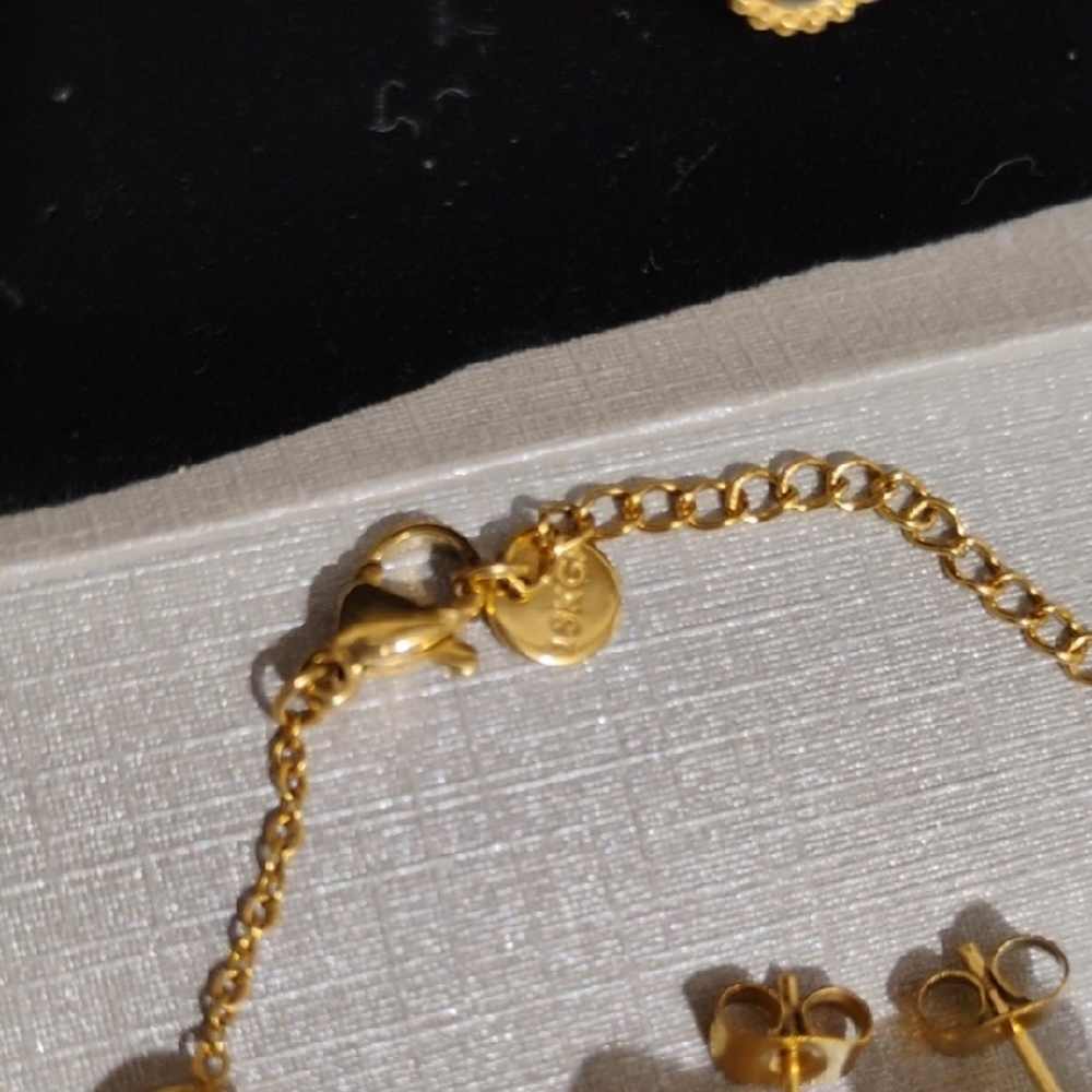 SALE!New 18kt Gold Plated Gold/Black 4 Leaf Clover Necklace Bracelet Earring Set - Picture 2 of 15